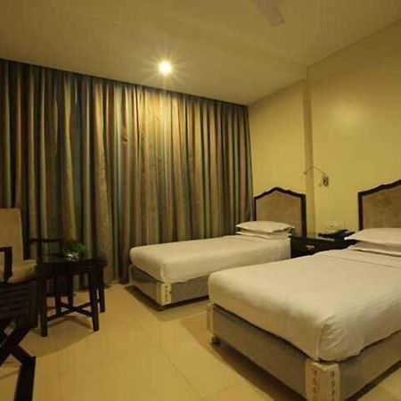 Hotel Ashoka, Pune Yerandwane Exterior photo